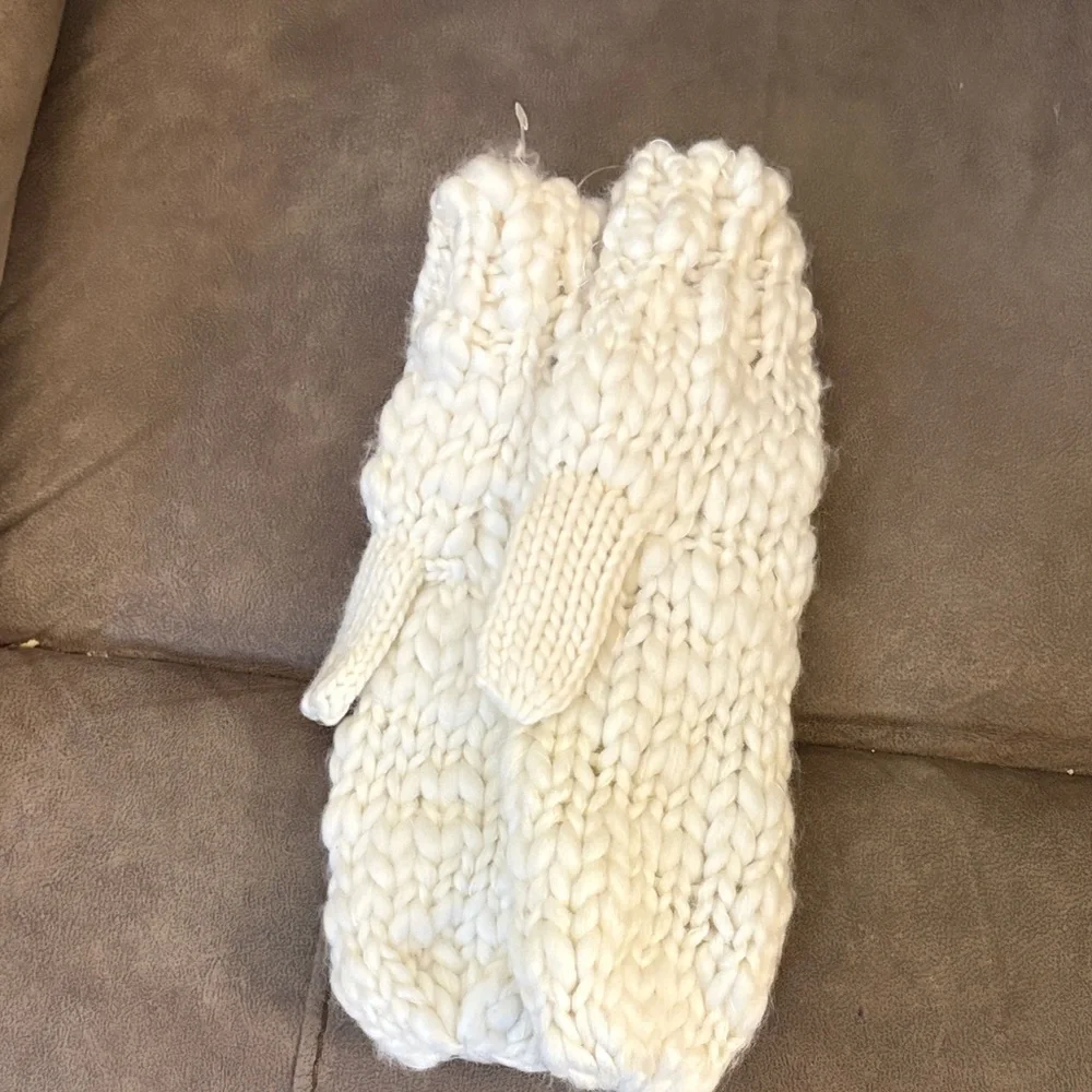 ❤️Cozy Cream Knit Mittens
